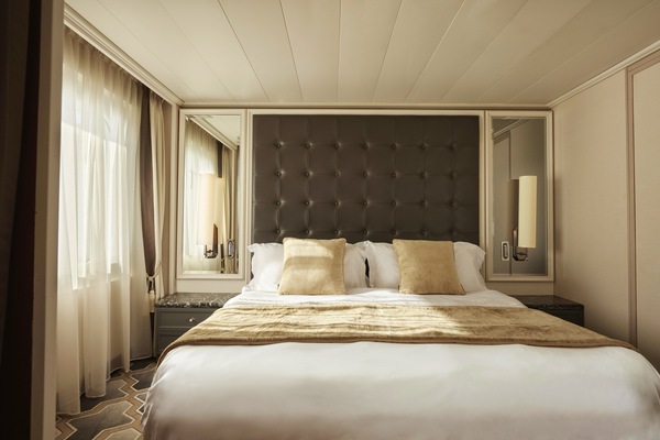 Crystal Cruises, Crystal Serenity Sapphire Veranda Suite Bed.jpg